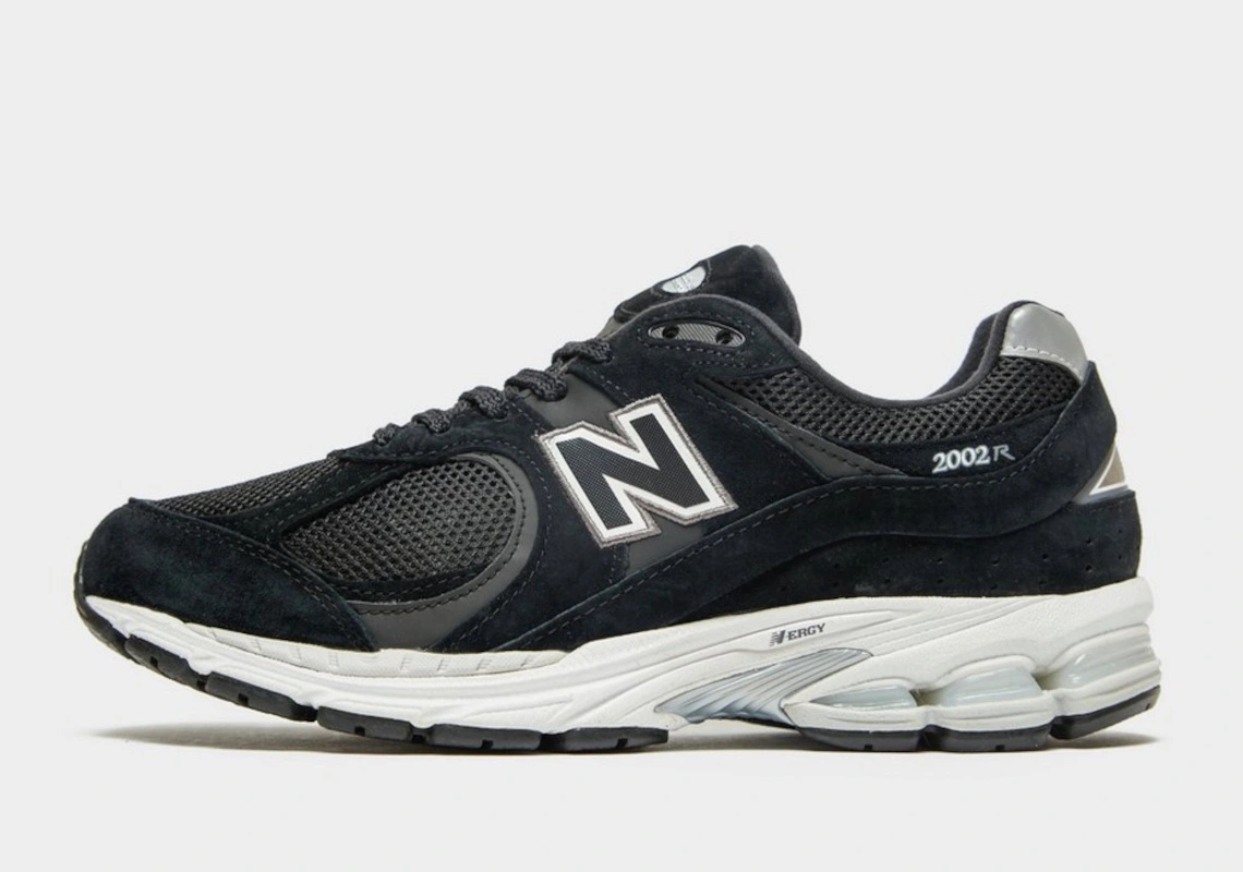 عرضه رنگبندی جدید کتانی New Balance 2002R